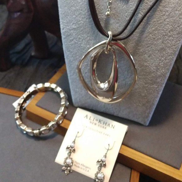 NEW Jewelry Bundle - Picture 3 of 9